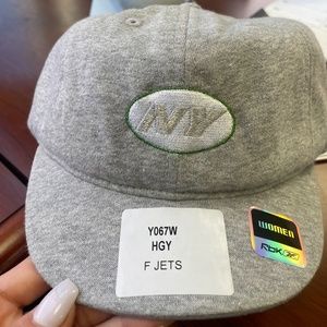 Womens hat brand new !!
